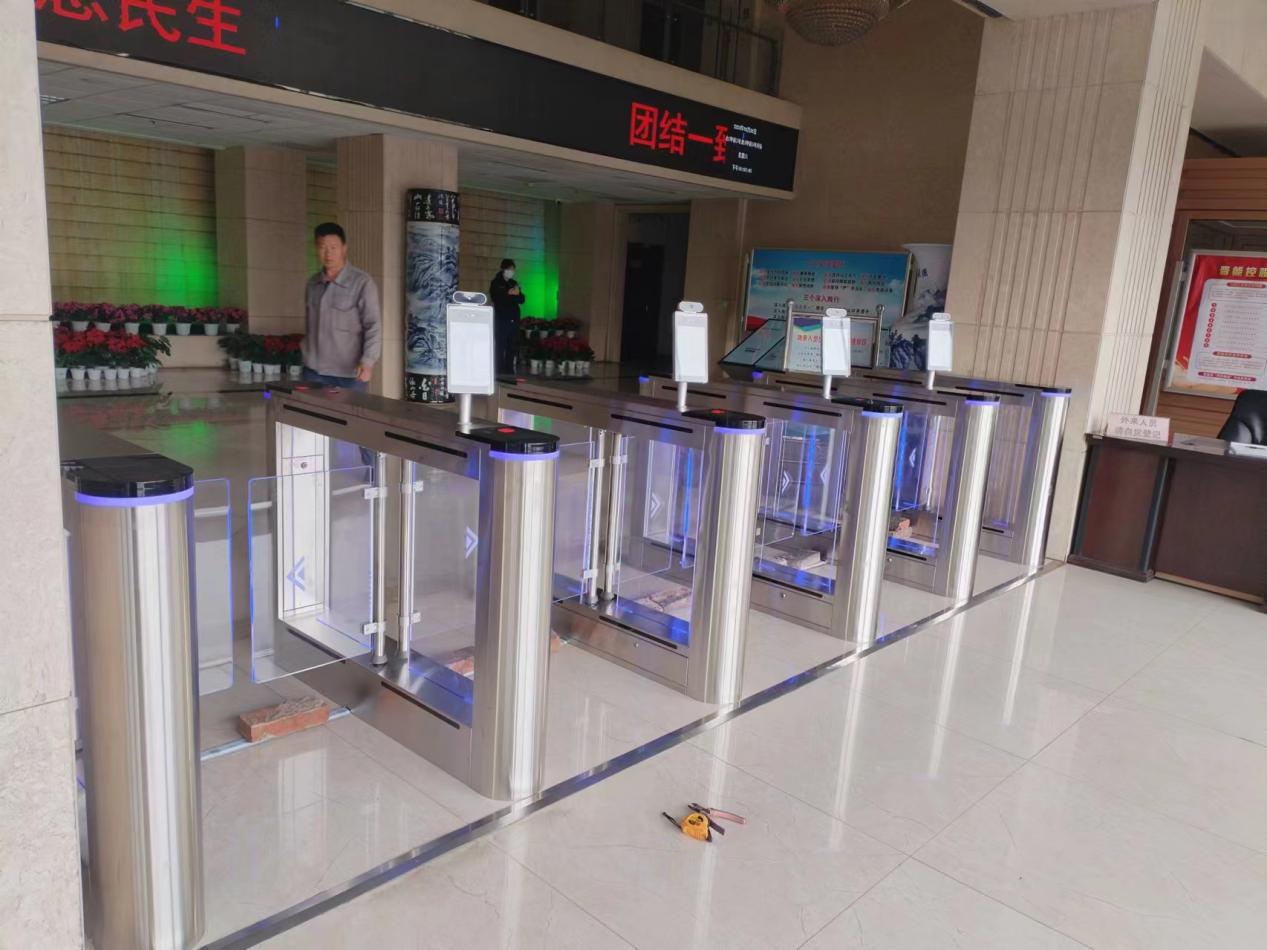 人臉識別閘機