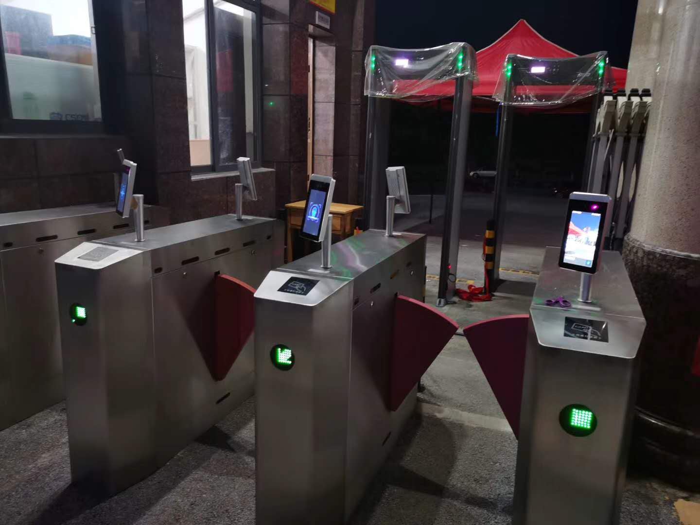 人臉識(shí)別閘機(jī)