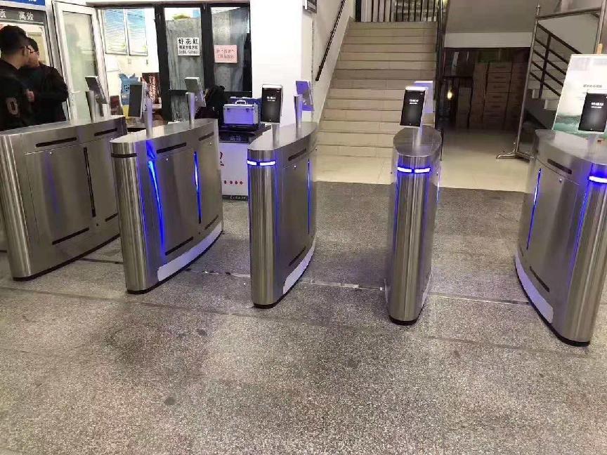 人臉識別閘機