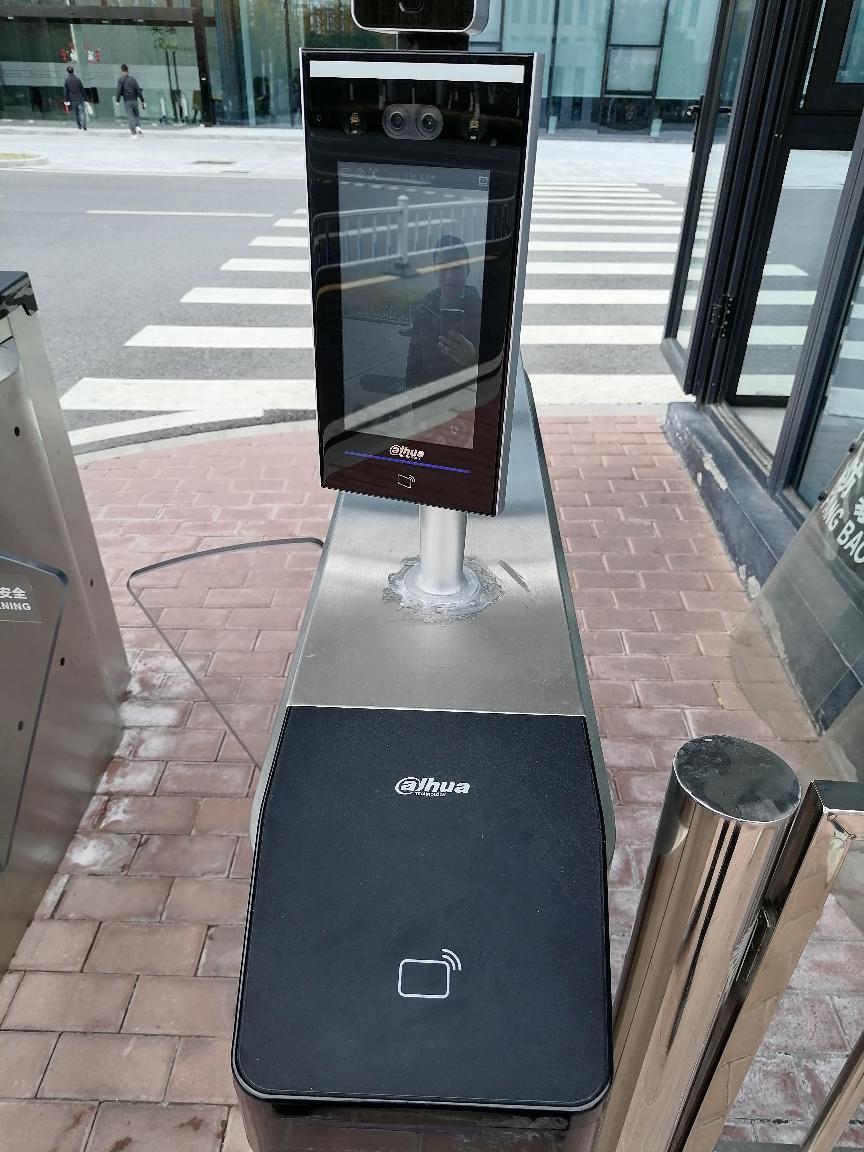 人臉識別閘機
