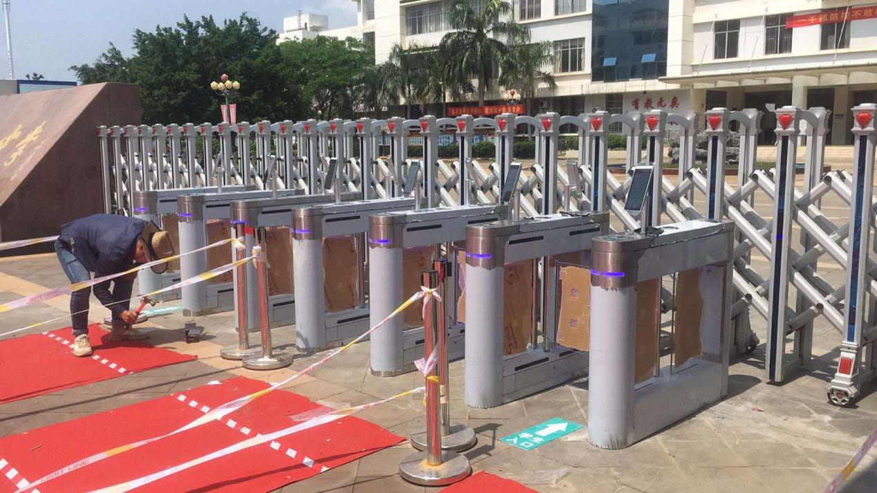 人臉識(shí)別閘機(jī)