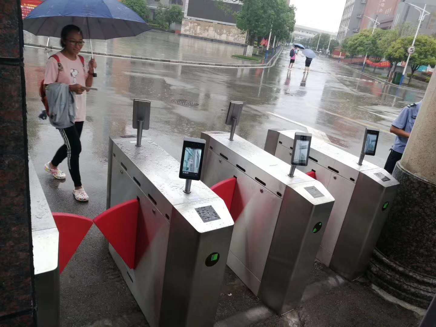 人臉識別閘機
