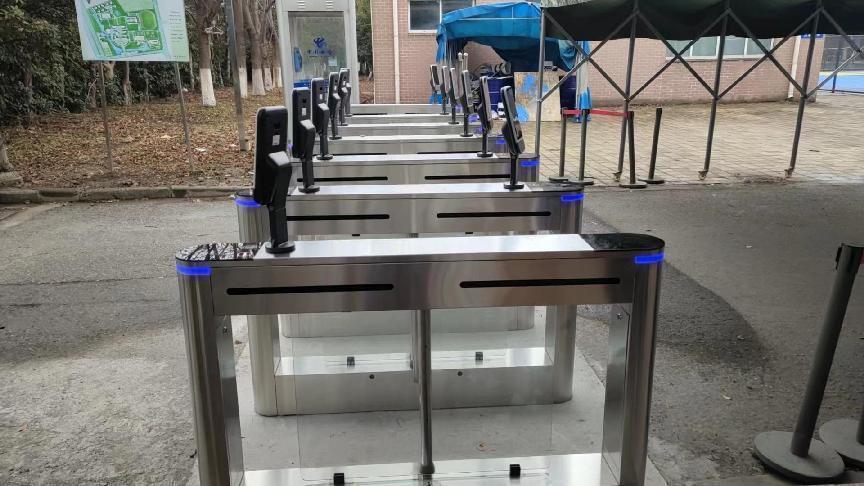 人臉識別閘機