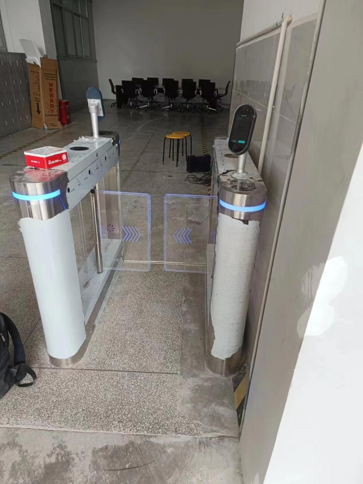 人臉識別閘機