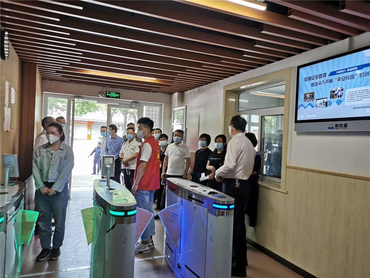 人臉識(shí)別通道閘機(jī)
