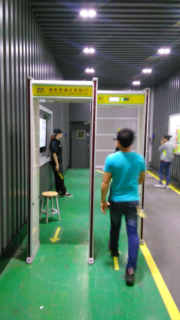 工厂安检门